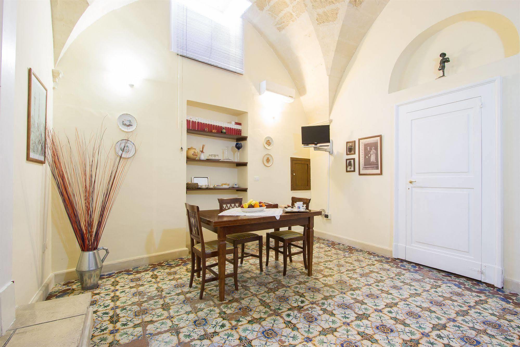 B&B Casa Li Santi Lecce Dış mekan fotoğraf