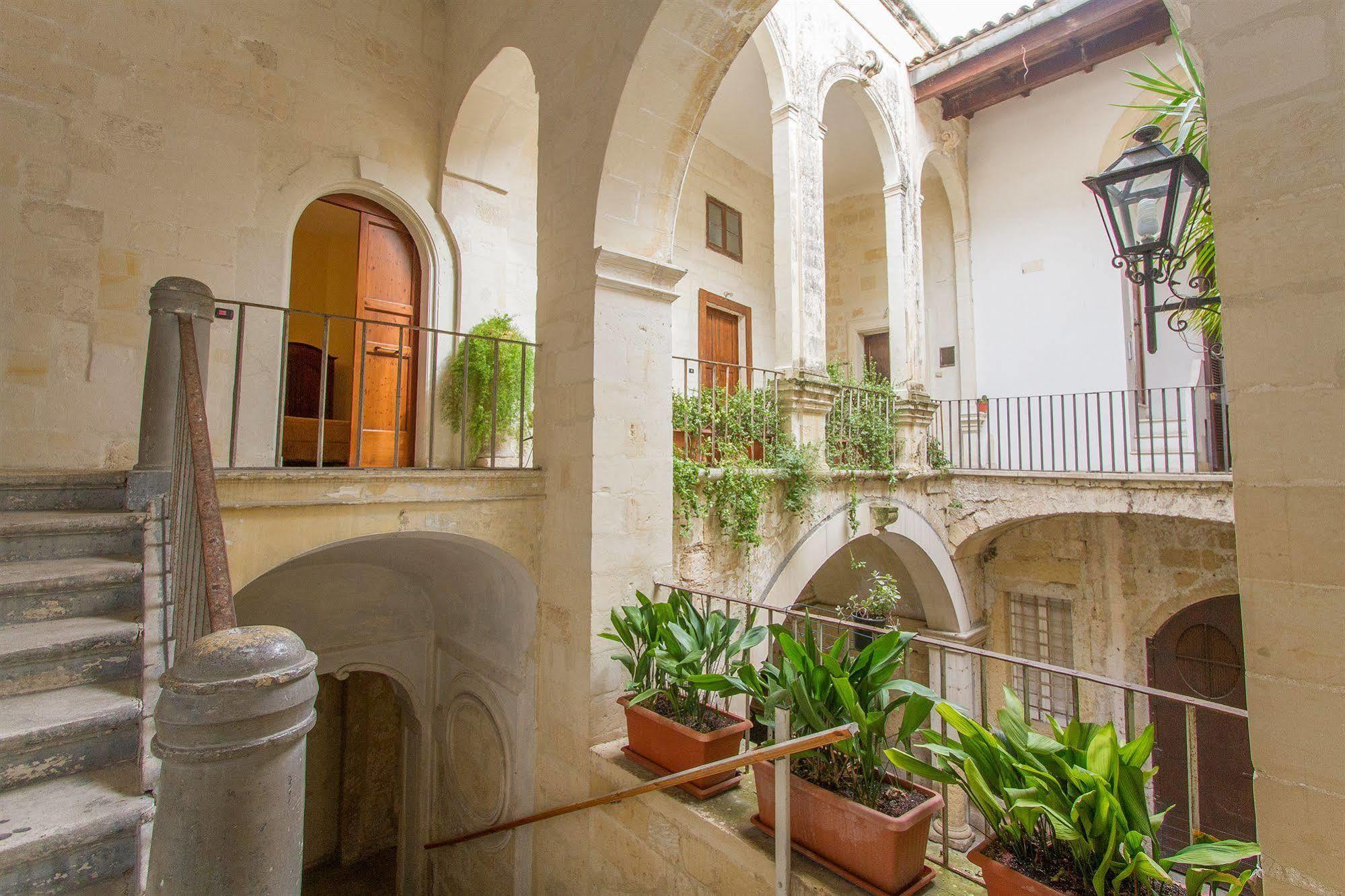 B&B Casa Li Santi Lecce Dış mekan fotoğraf