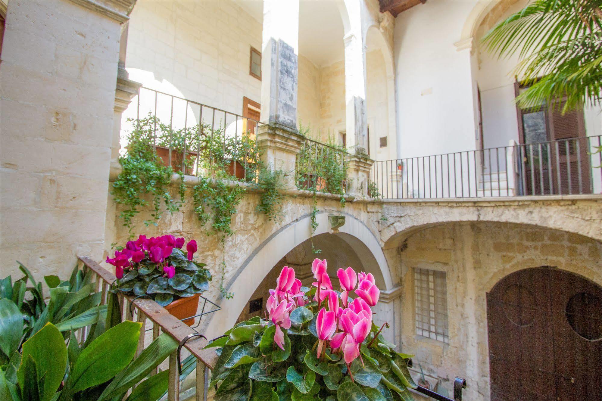 B&B Casa Li Santi Lecce Dış mekan fotoğraf